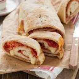 Rotolo Pizza Con Salame Piccante